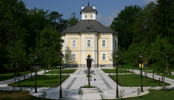 fotografija gradiča na Okroglem