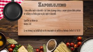 Slika mize z rezalno desko na kateri so podatki o zaposlitvi