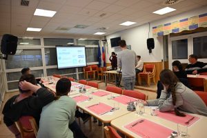 Predstavitev mobilne aplikacije Blinda na Okroglem