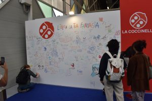 zid na keterem so lahko uporabniki pustili svoje ilustracije